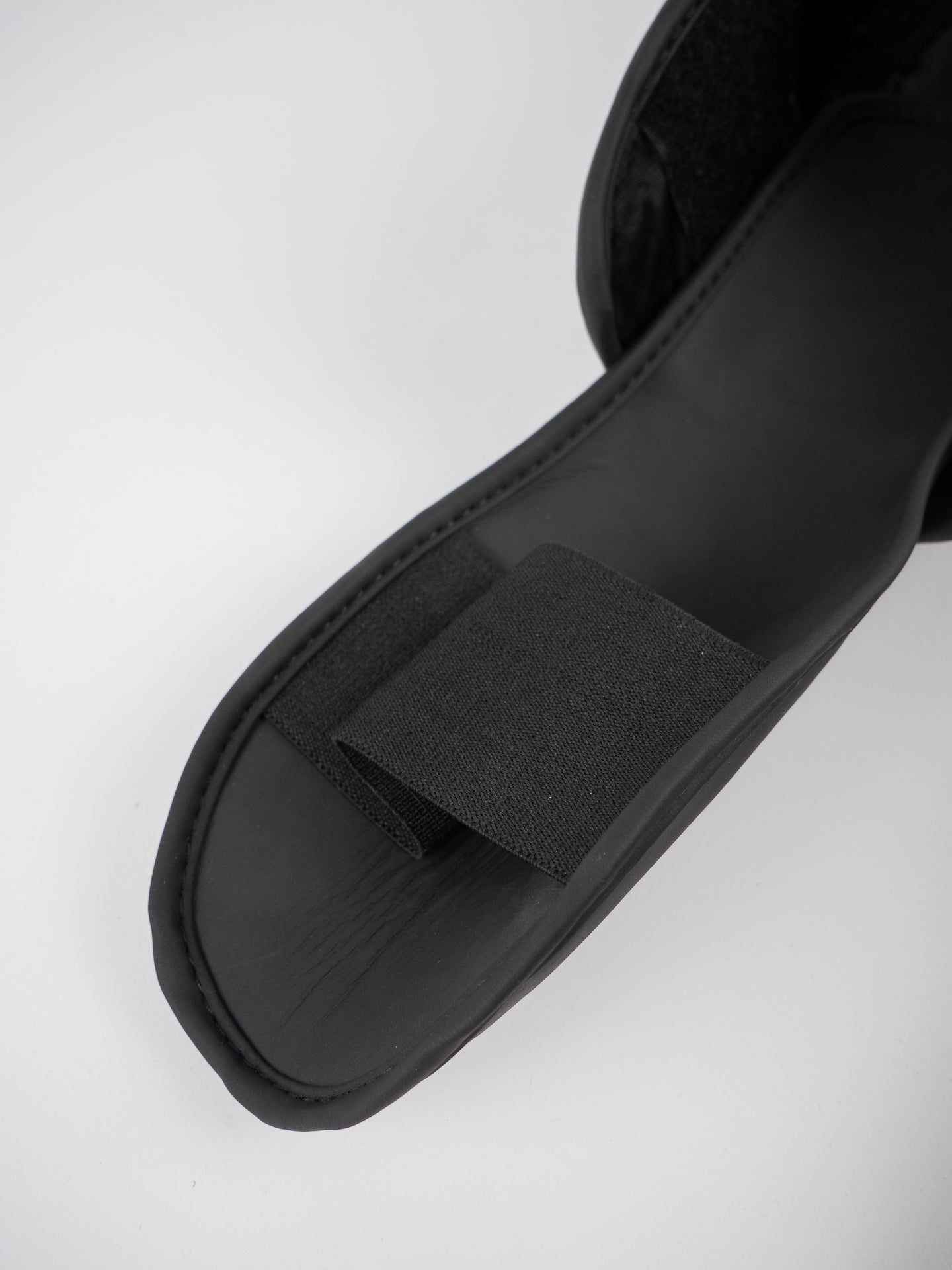 PRO Shin Guards with Detachable Foot Guard Black – Versatility and Protection
