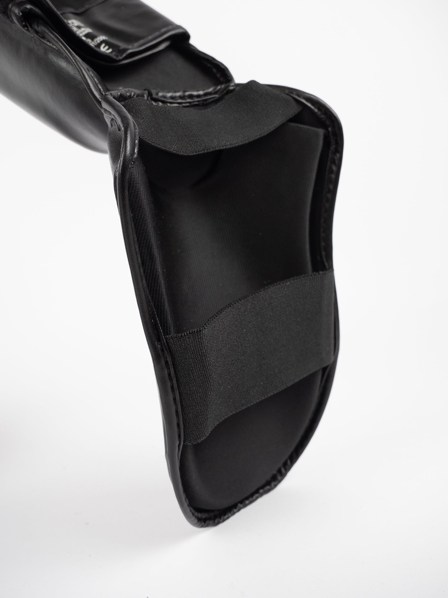 Paratibia Metal Boxe Furious Black – Leichtigkeit und Schutz