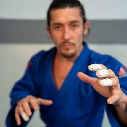 Thin Judo BJJ Finger Taping with Case