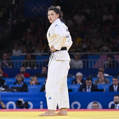 Zawodnik włoskiej kadry narodowej w judo w akcji podczas walki z judogi Adidas J730