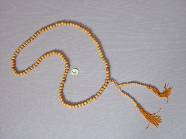 Kalung tradisional Shaolin dengan 108 manik dari kayu alami beraroma