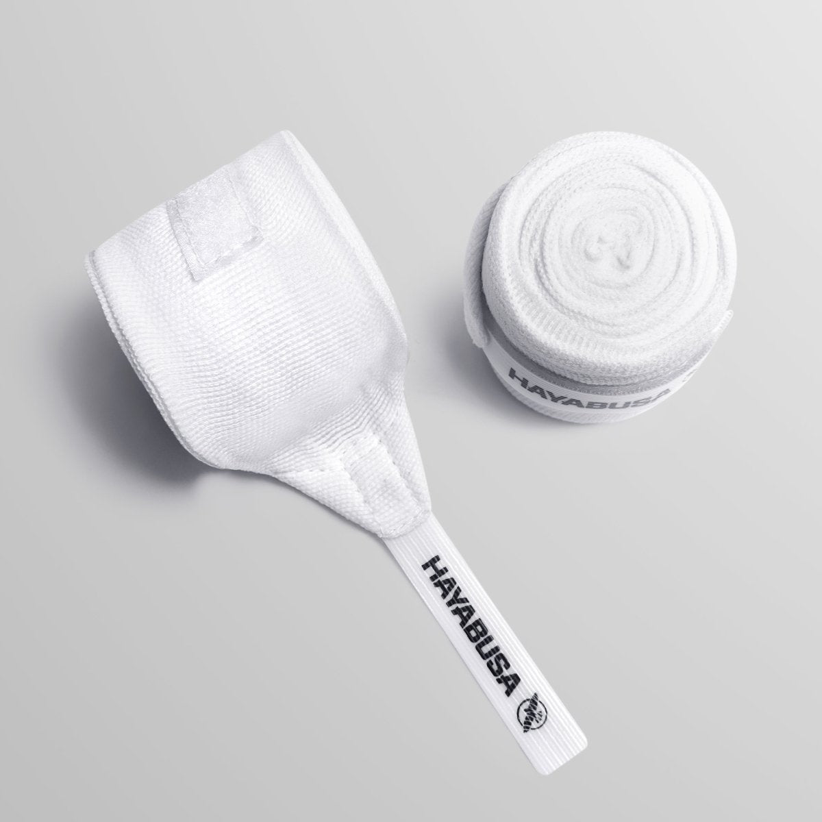 Conjunto de duas bandagens profissionais de gaze Hayabusa para proteção de mãos e pulsos.