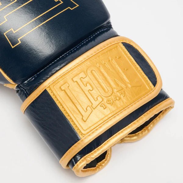 Detalhe do fecho de velcro e costura reforçada da luva DNA Premium