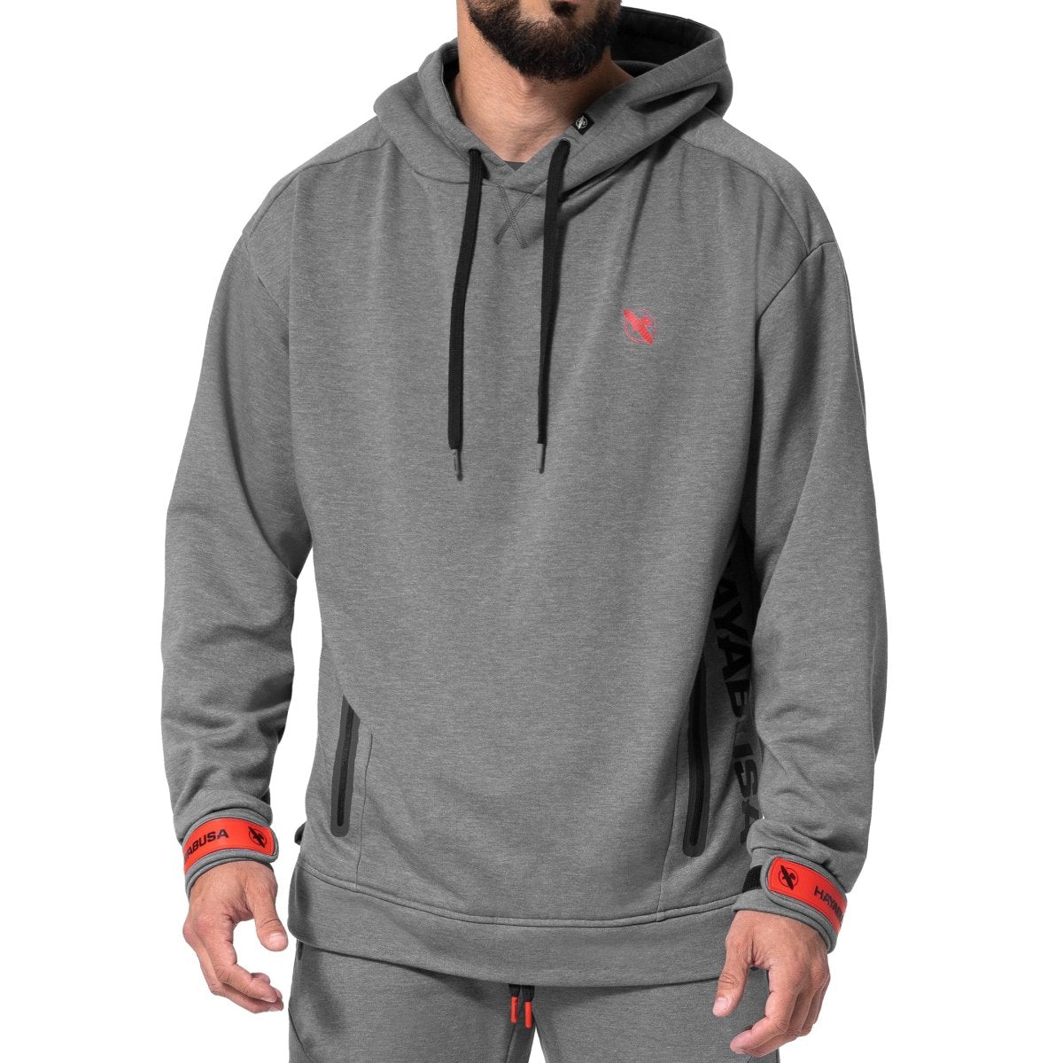 Vooraanzicht van de donkergrijs gemêleerde Hayabusa Midweight Pullover-hoodie, met verstelbare manchetten en technische zakken