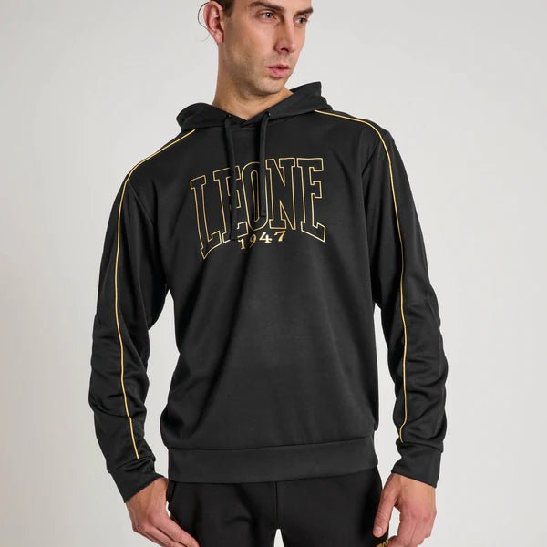 Vooraanzicht van het technische sweatshirt Leone 1947 DNA-lijn met zwarte capuchon