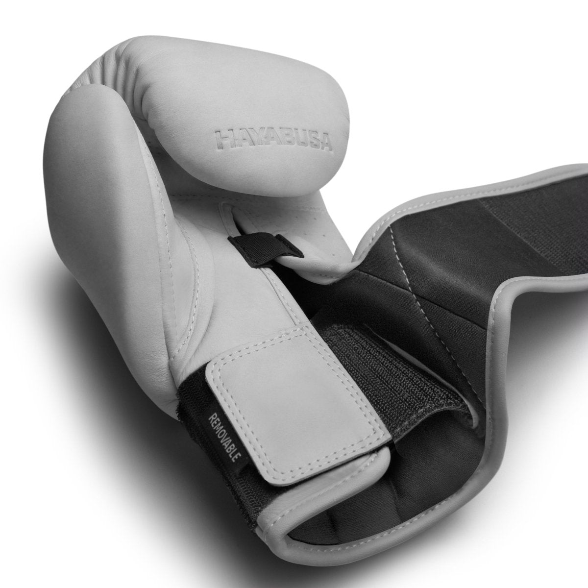 Vit Hayabusa T360 enkelhandske, detalj av trippelskena systemet för handledsstabilisering