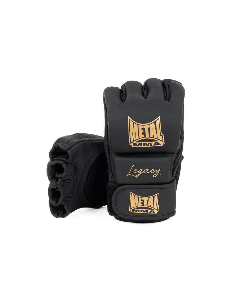 Tampak depan Sarung Tangan Tinju Logam MMA Legacy dengan bahan kulit hitam dan emas