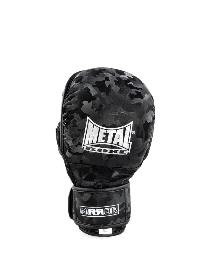 Framifrån svart MMA Sparring Mirror Metal Boxningshandskar, knogestoppning