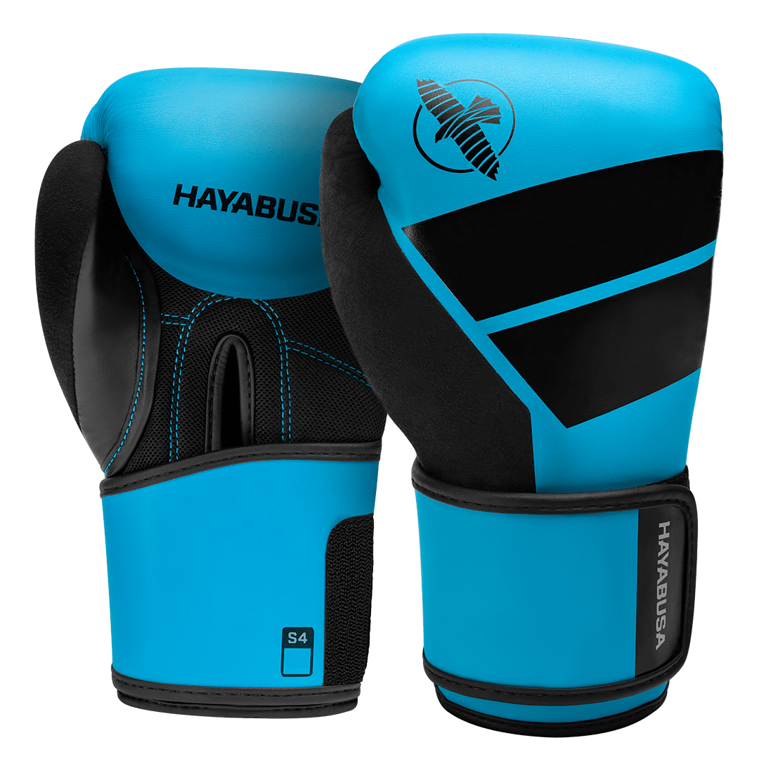 Ett par Hayabusa S4 boxningshandskar för barn i cyanblått