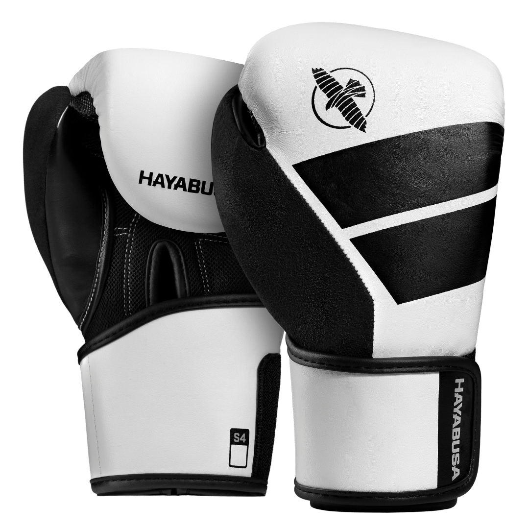Ett par vita Hayabusa S4 boxningshandskar för barn med svarta logotyper