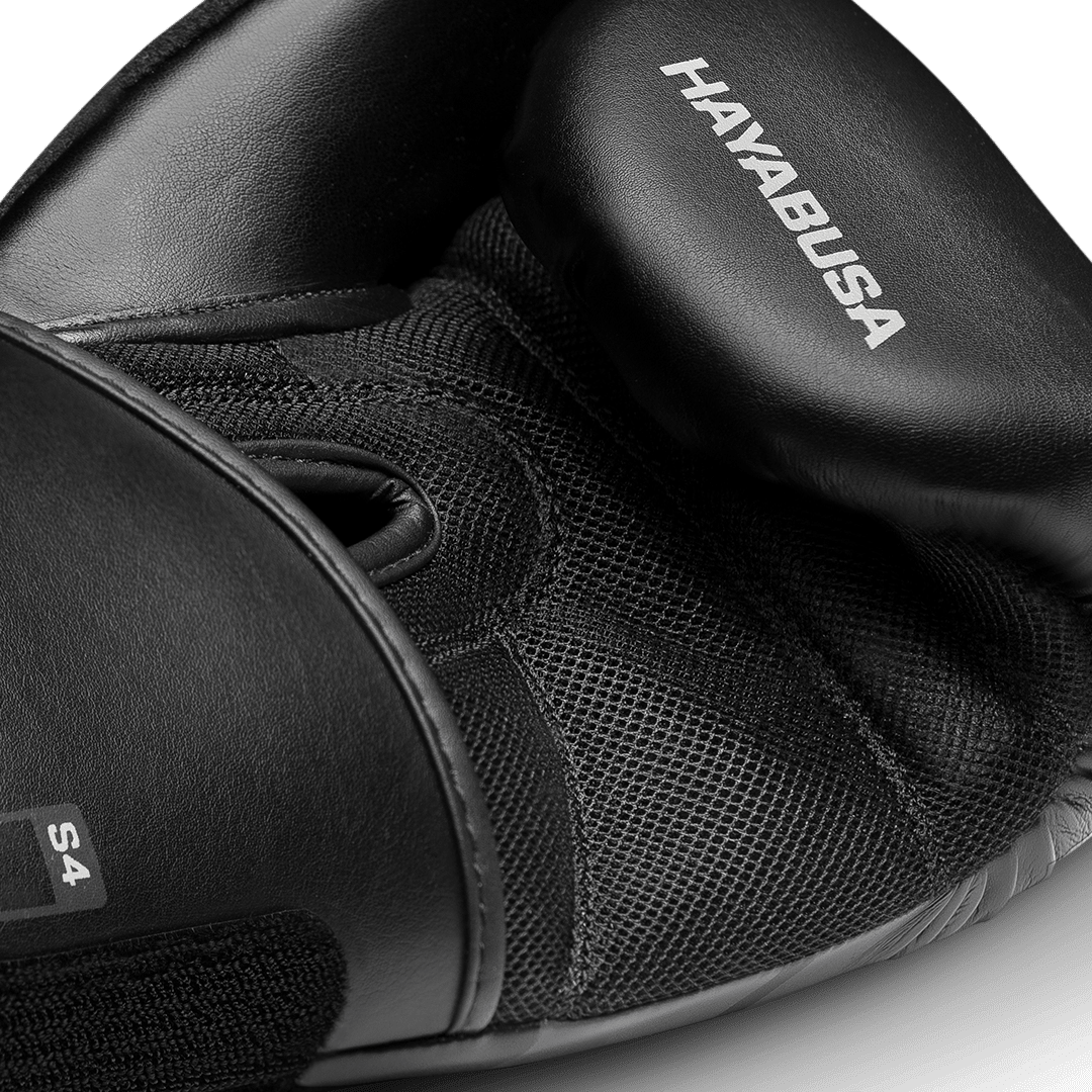 Sidovy av den svarta Hayabusa S4 barnhandsken med handledsstöd