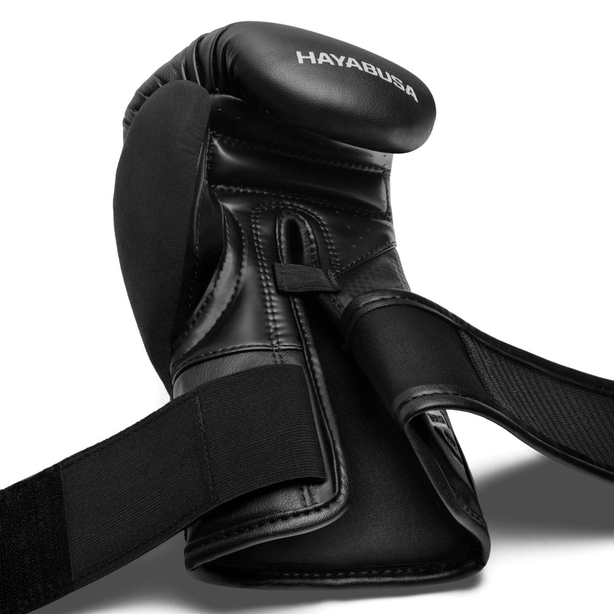 Inifrån av den öppna dubbla kardborrstängningen av de svarta Hayabusa T3-handskarna
