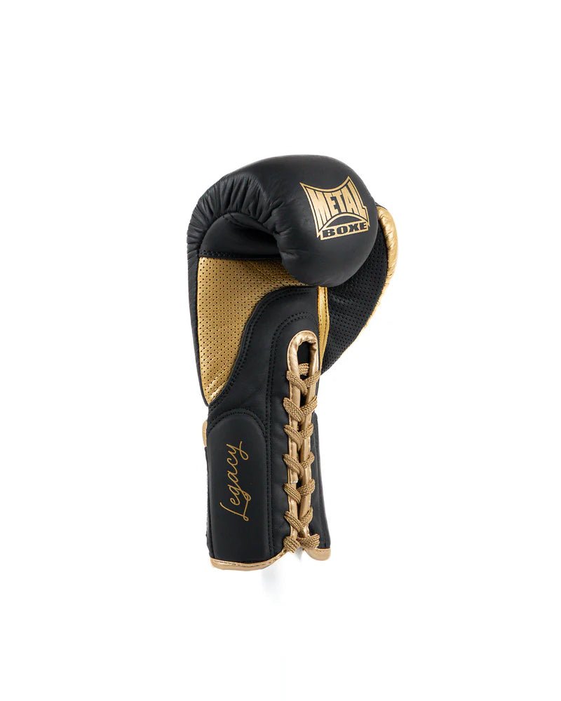 Vista lateral da luva Black Metal Boxing Legacy, proteção multicamadas