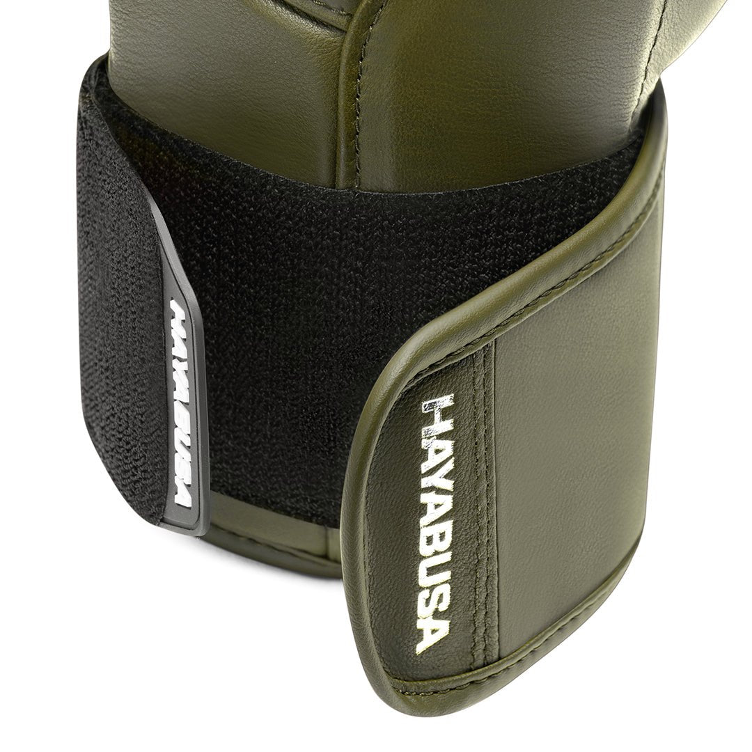 En bild av den olivgröna Hayabusa T3 Kanpeki-handsken