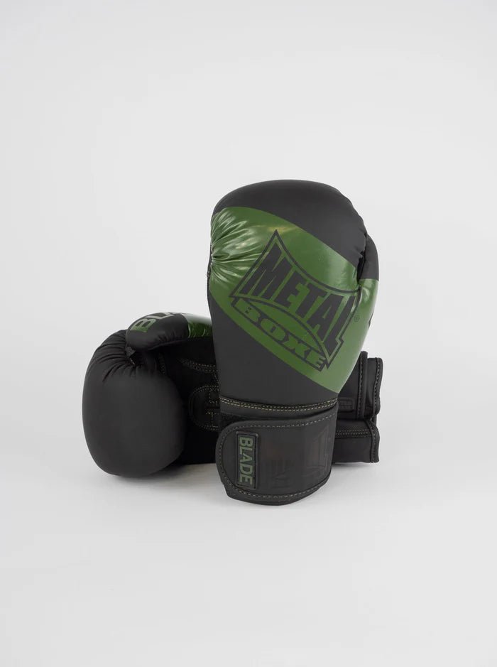 Vue de face des gants Metal Boxing Blade noirs et kaki