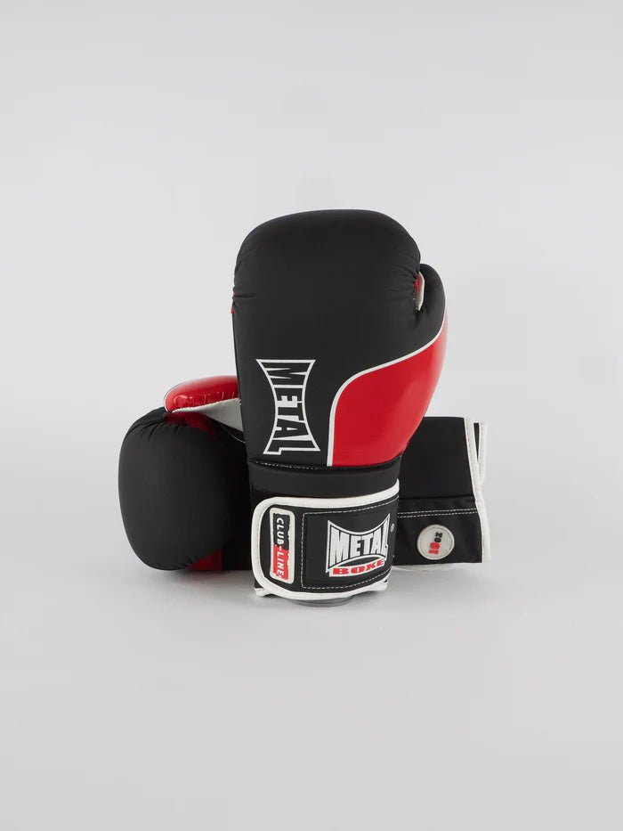 Vue de face des gants Metal Boxing Club Line noirs et rouges en PU MAT RESIST+