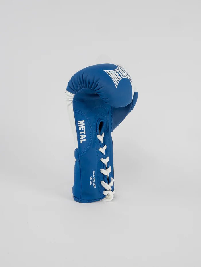 Profilvy av blå Metal Boxing Lace-Up handskar, detalj av den anatomiska formen