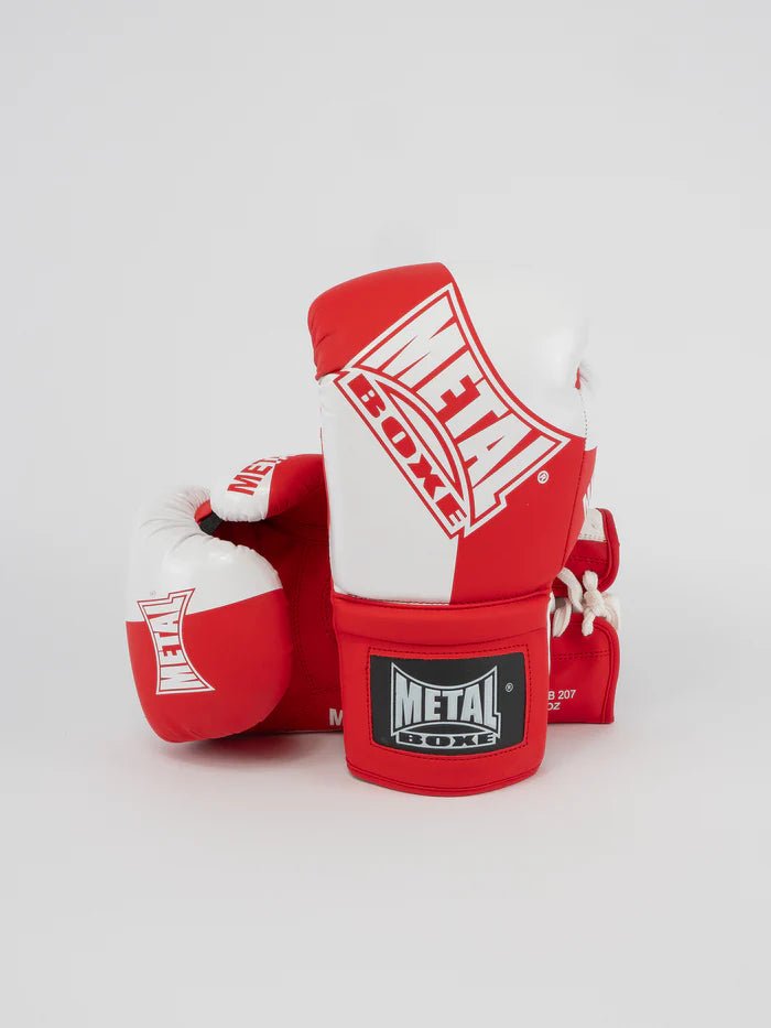 Framifrån av röda Metal Boxing Competition handskar, teknisk stoppning för matcher