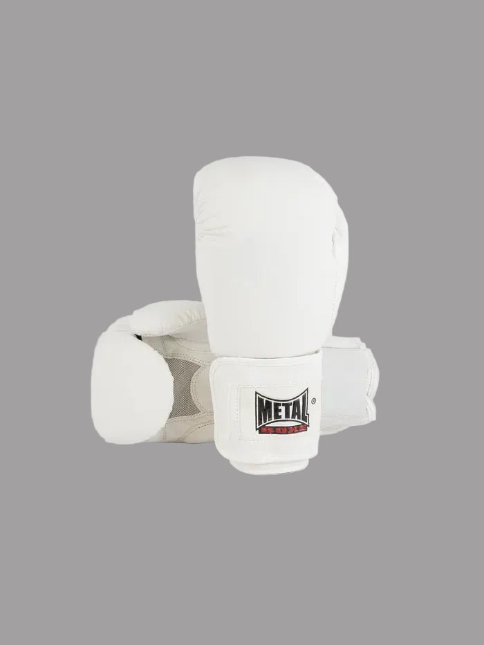 Vue de face des gants Metal Boxing Competition White Light en PU blanc mat