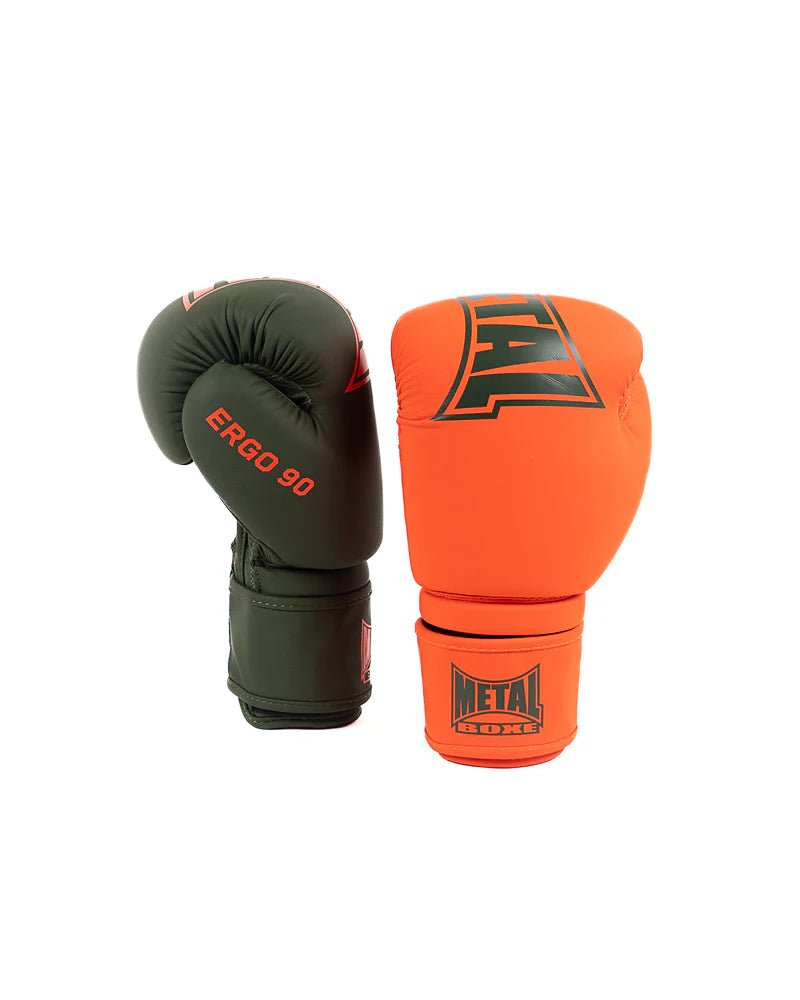Para dwukolorowych zielono-pomarańczowych rękawic Metal Boxing Ergo 90, z wtryskiwaną wyściółką techniczną.