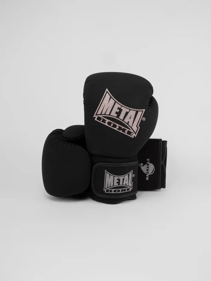 Vue avant des gants de boxe en métal lavables en microfibre noire