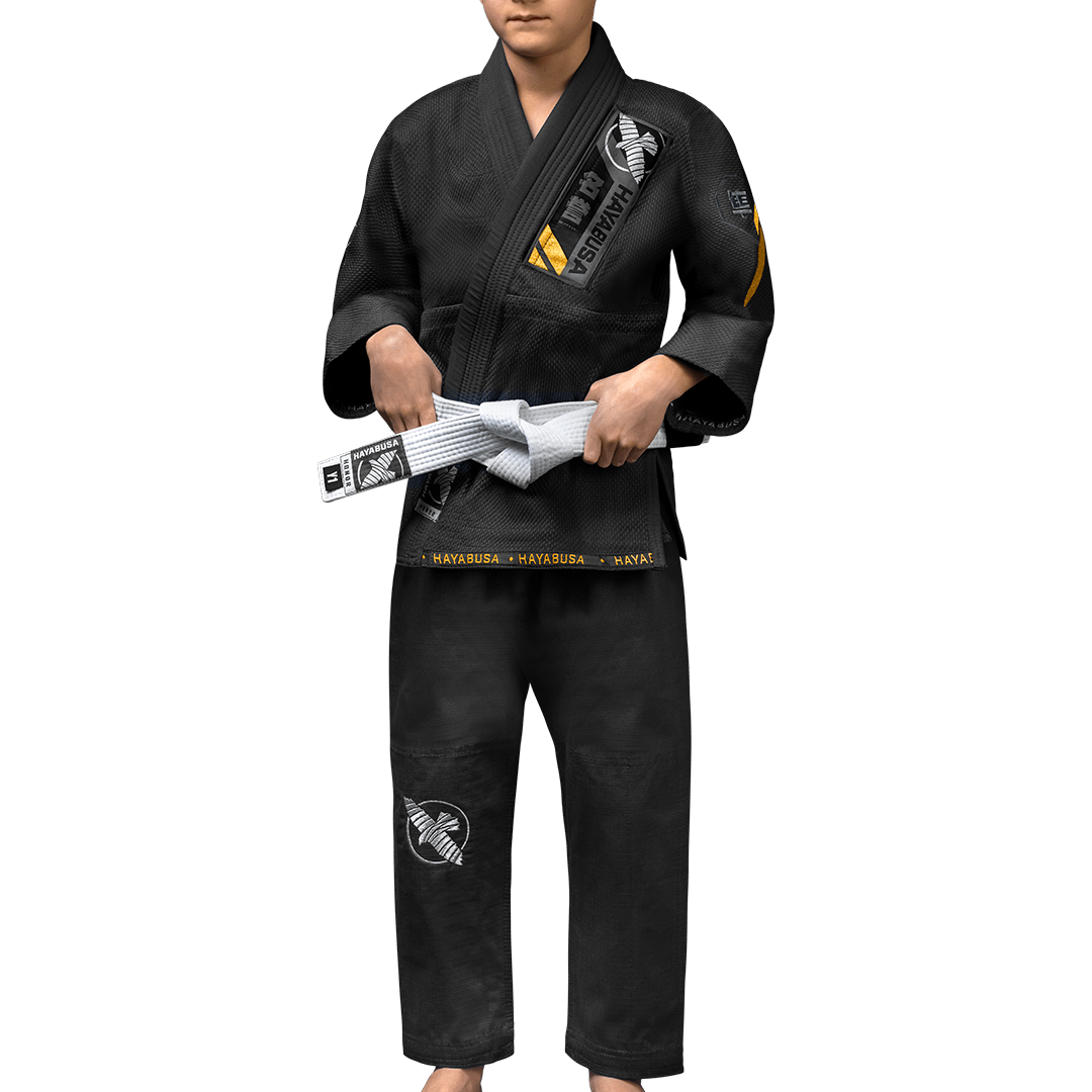 Framifrån av den svarta Hayabusa Ascend Youth BJJ-kimonon med kontrasterande broderier