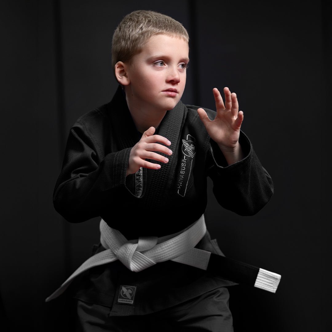 Exempel på användning under träning av Hayabusa Essential svart kimono för barn