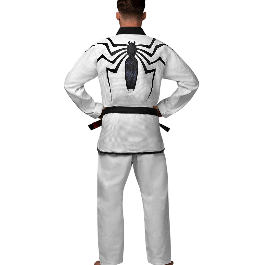 Achterkant van de Marvel Venom Jiu Jitsu Gi kimono die de ergonomische snit en kwaliteit van de versterkte stiksels laat zien