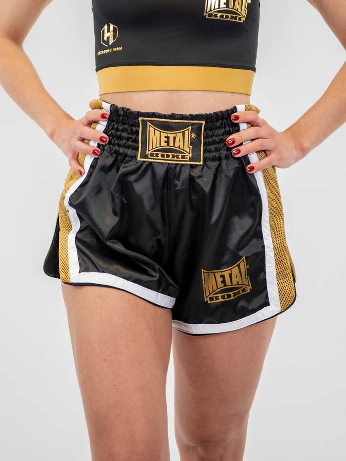 Vue de face short de Kickboxing femme Metal Boxe Extrem noir or coupe courte