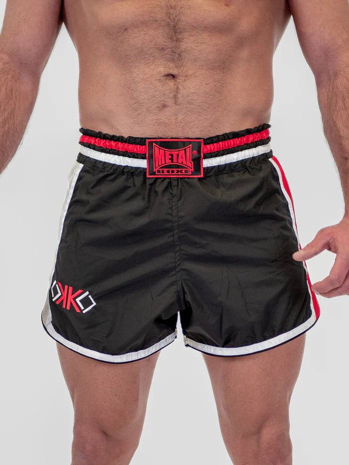Vue de face principale OKO Metal Boxing Kickboxing Shorts Noir Blanc Rouge