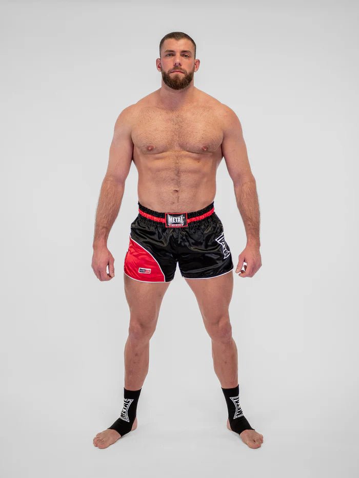 Zijsplit detail en bewegingsvrijheid Metal Boxe Club Line herenshort