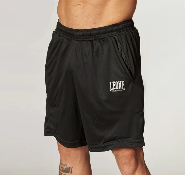 Vooraanzicht van de Leone 1947 Logo Cool Touch short in zwart met wit logo