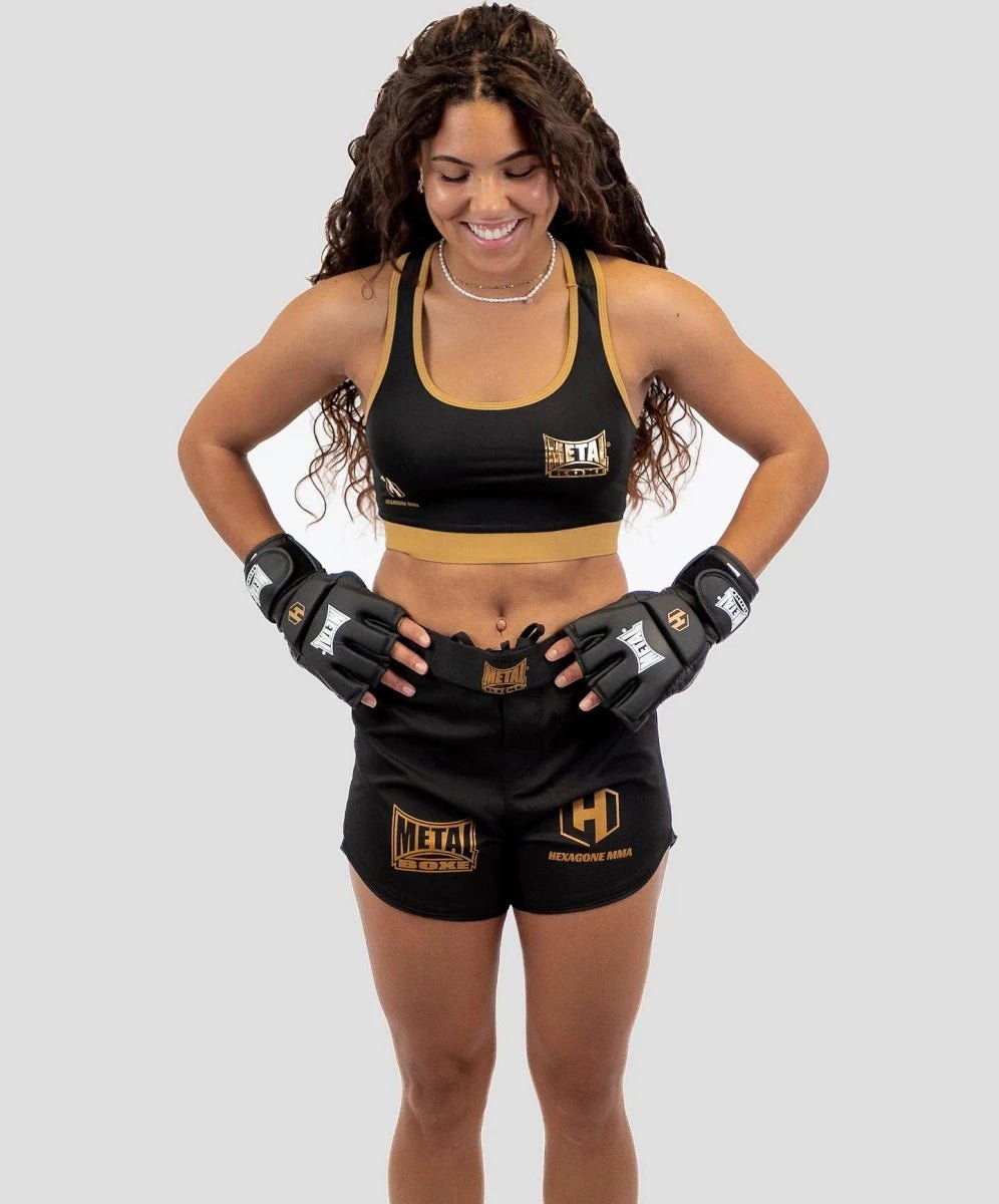 Détail de la matière respirante et des finitions techniques Short MMA femme Hexagon