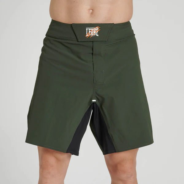 Vooraanzicht van de Leone Primal Instinct militairgroene MMA-short