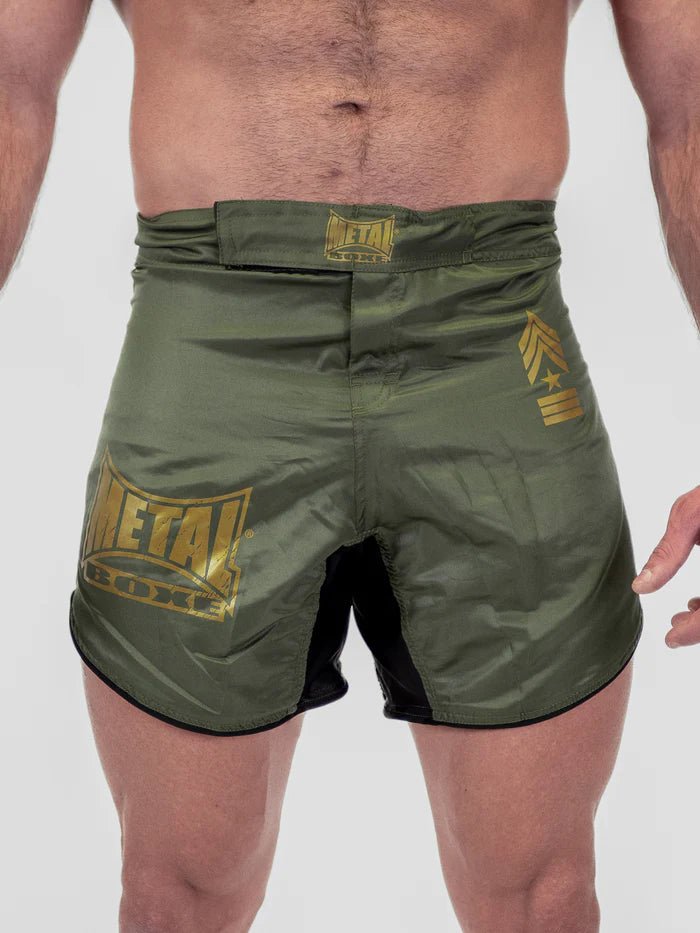 Huvudvy framifrån MMA Metal Boxing Militärshorts khakigrön