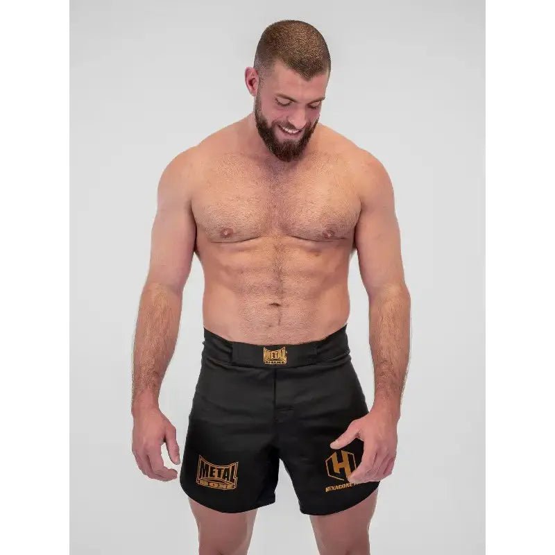 Détail du tissu robuste et des finitions techniques Short MMA SPE Hexagon