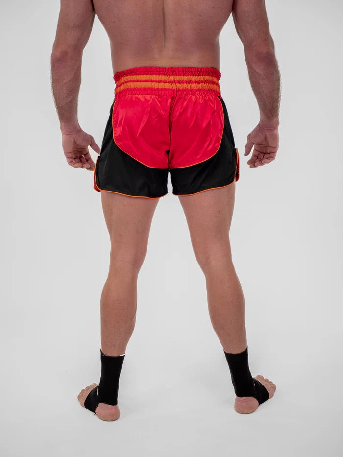 Vedere din spate Pantaloni scurți de kickboxing pentru bărbați Metal Boxing Lumpinee bandă elastică roșie