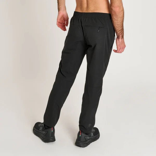 Zadní pohled na prodyšné kalhoty Black Lion Lightweight Track Pants