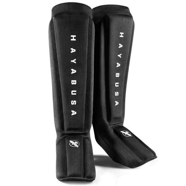 Paire de protège-tibias chaussettes Hayabusa Core noirs pour MMA, vue de face