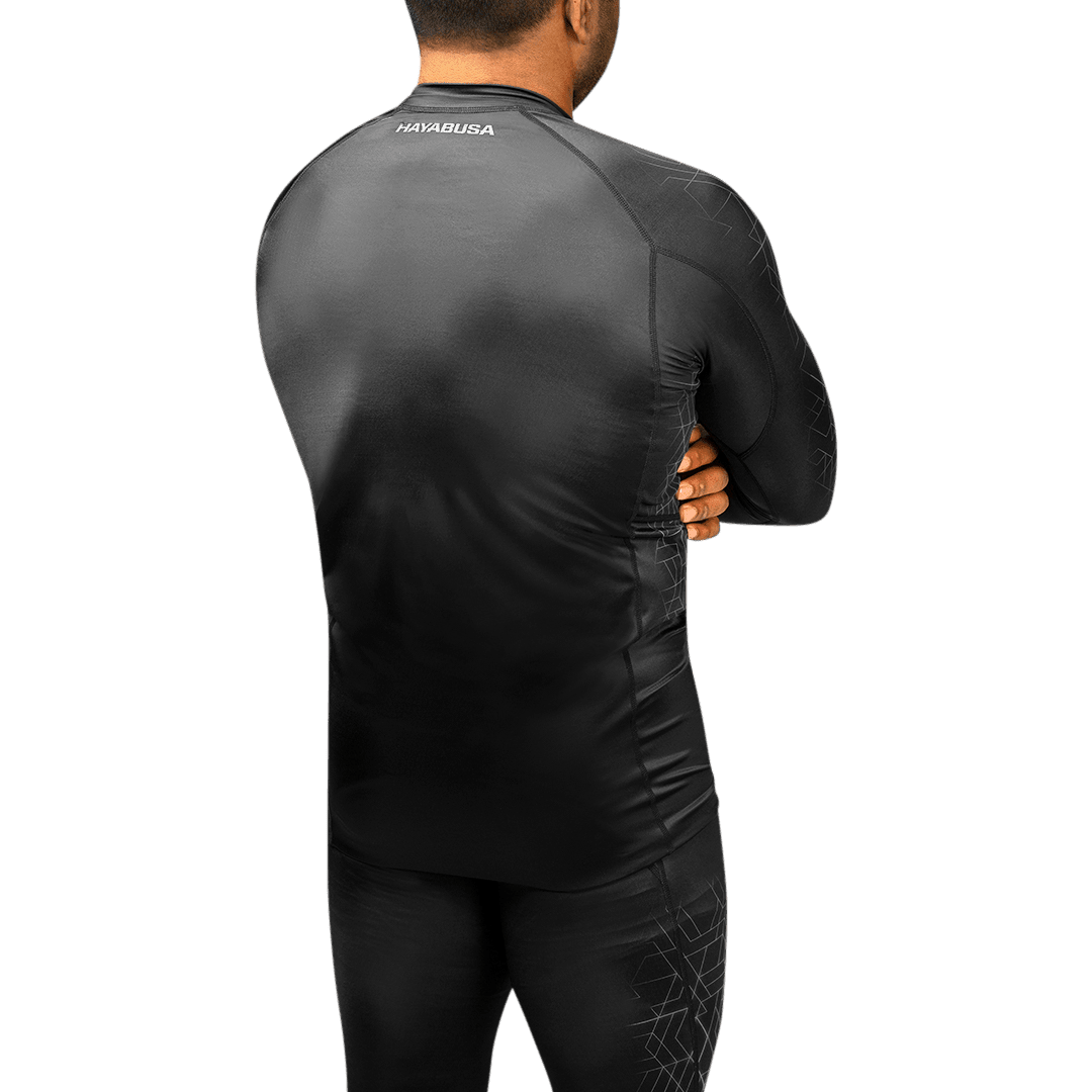 Zadní pohled na šedý chránič Hayabusa Geo, ergonomický a ochranný design