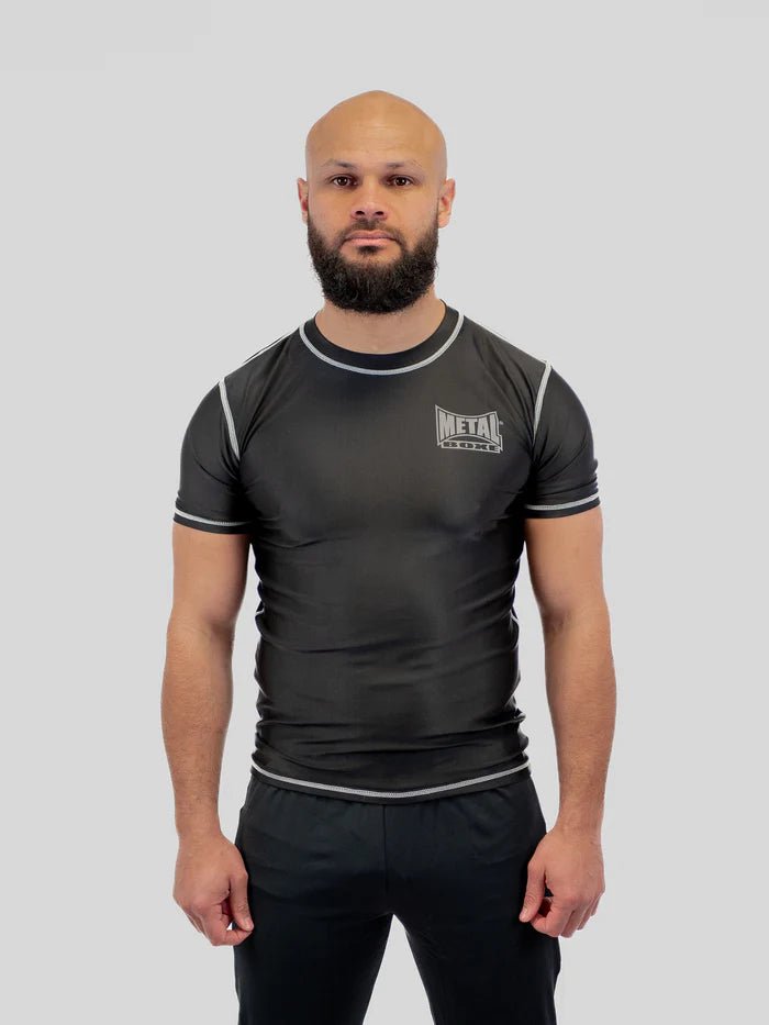 Framifrån för män rashguard Metal Boxing svart teknisk kompressionströja