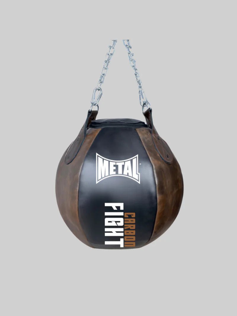 Vooraanzicht van Metal Boxe Monster Ball Carbon bokszak met 12 ballen, vintage zwart en bruin buffelleer design