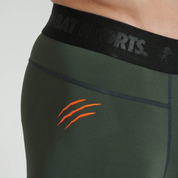 Detail van de Leone-graphics op de groene Primal Instinct-short