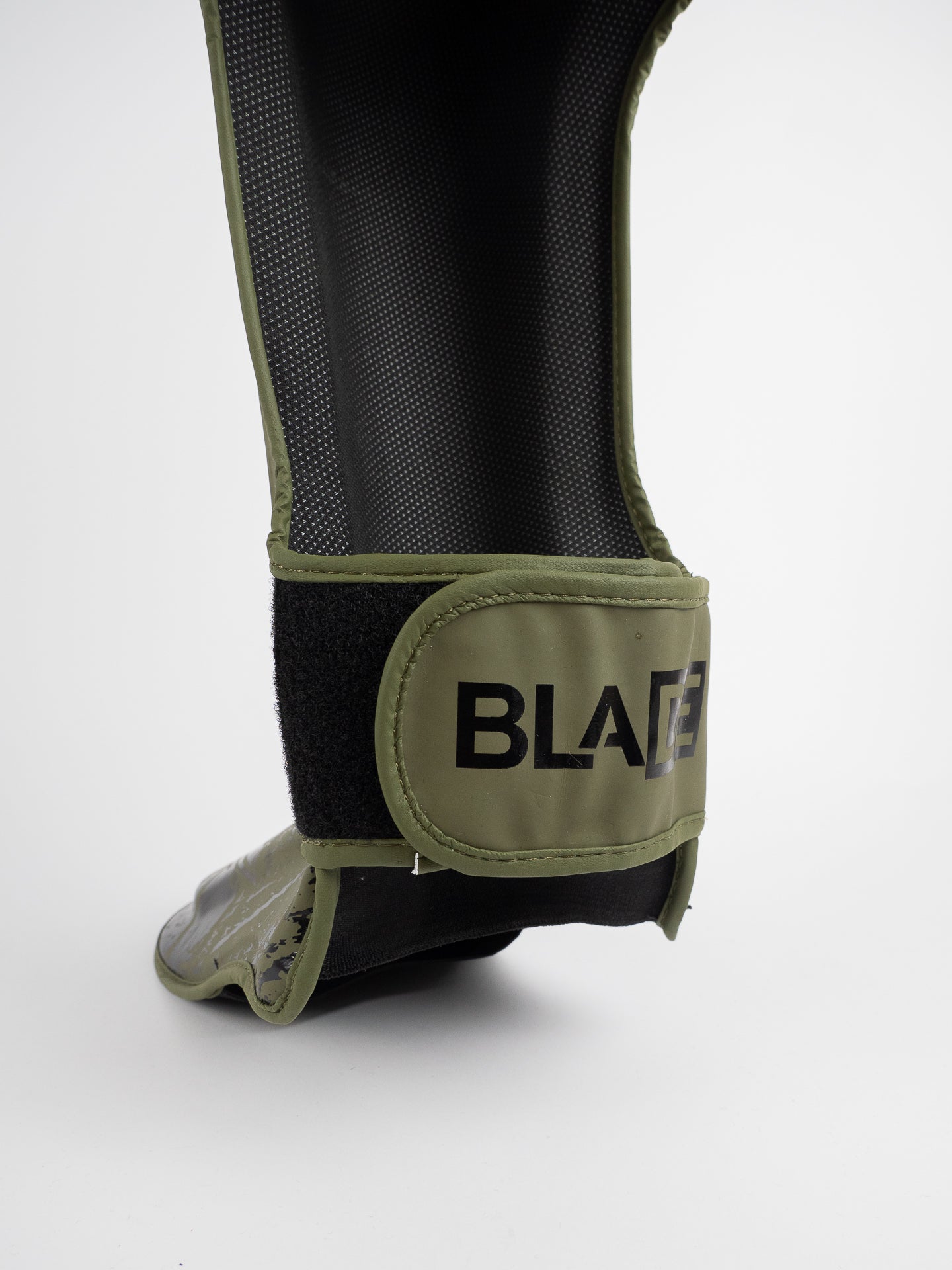 Espinillera con protector de pie Muay Thai Metal Boxe Blade