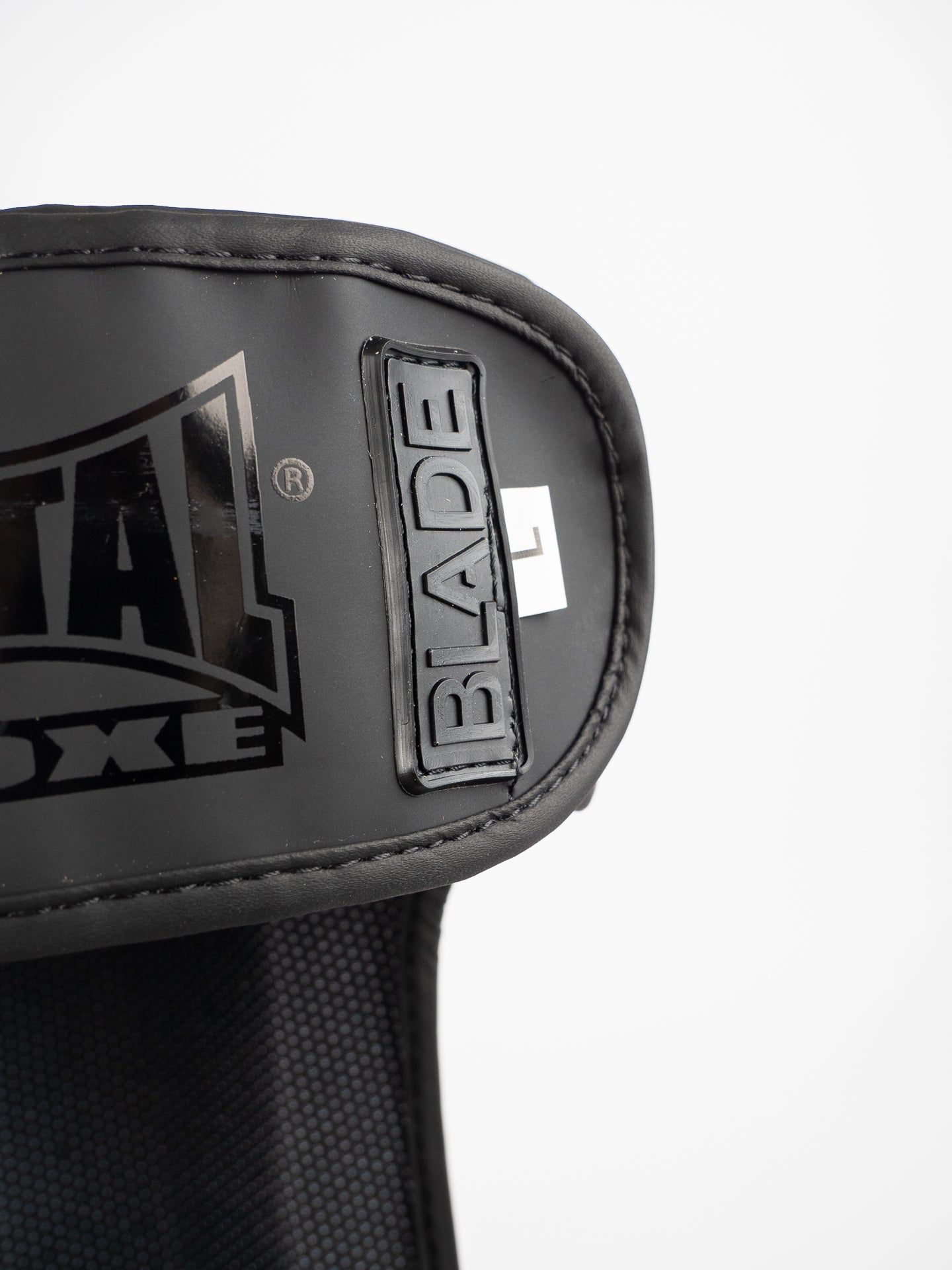 Espinillera con protector de pie Muay Thai Metal Boxe Blade