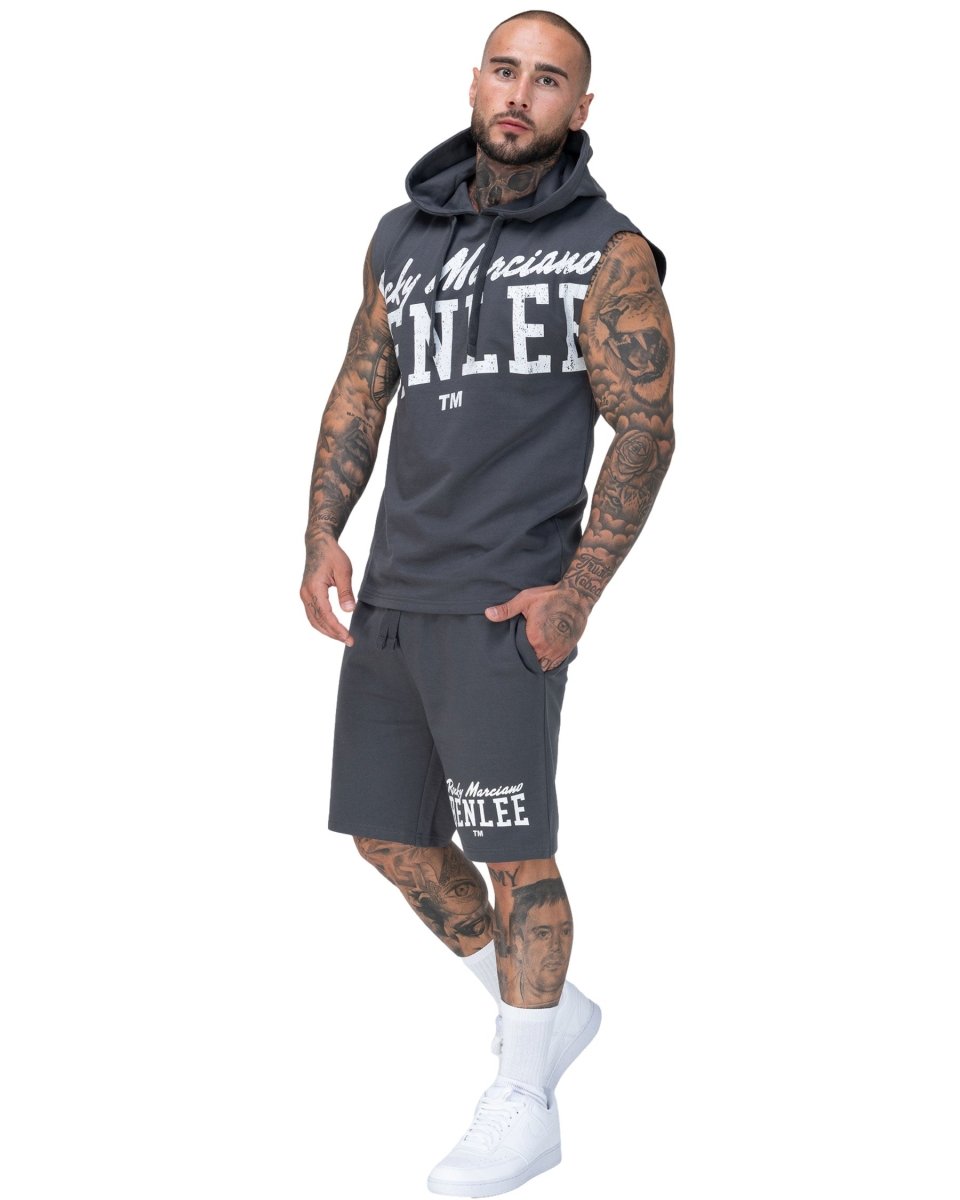 Sidovy av BenLee Sleeveless Sweatshirt som visar axelbredd
