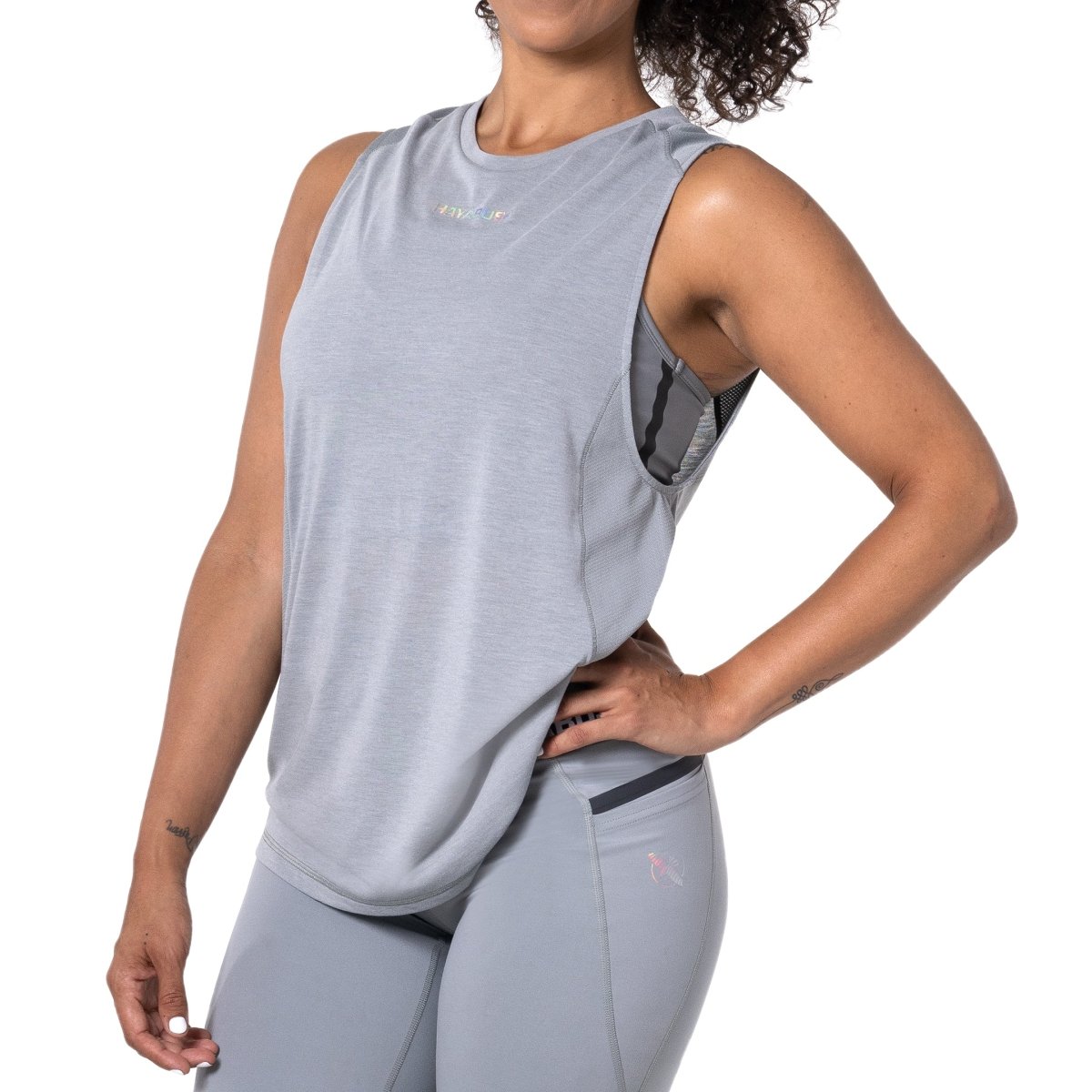Tampak depan tank top sport melange abu-abu ringan Hayabusa wanita