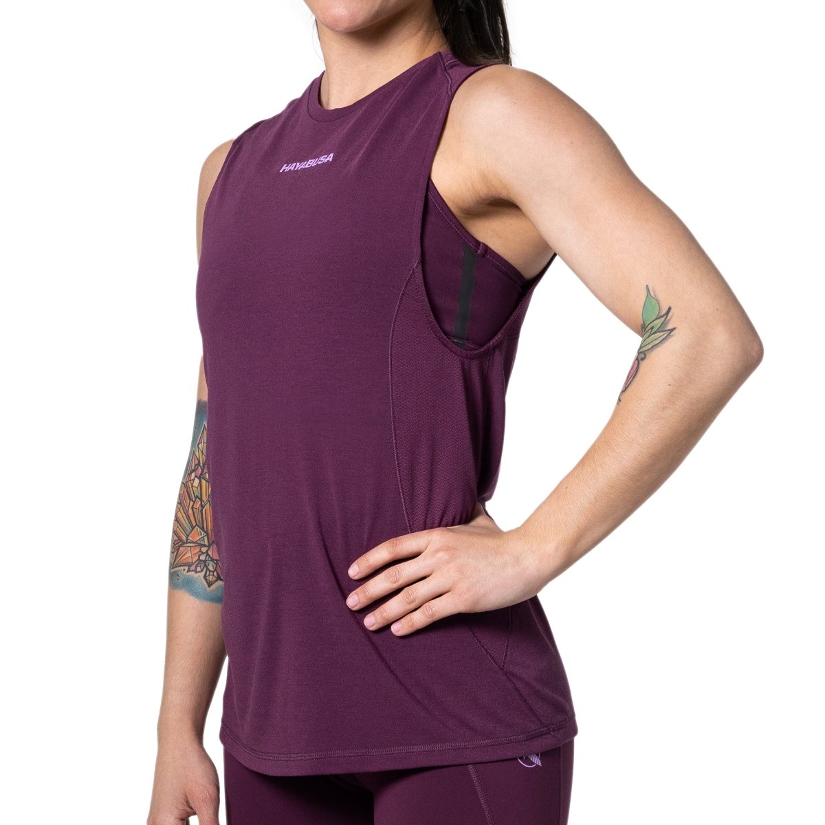 Tampak depan tank top olahraga ringan Hayabusa wanita warna wine