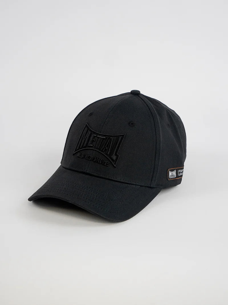 Vista frontale del cappellino Metal Boxe nero con logo 3D ricamato in rilievo