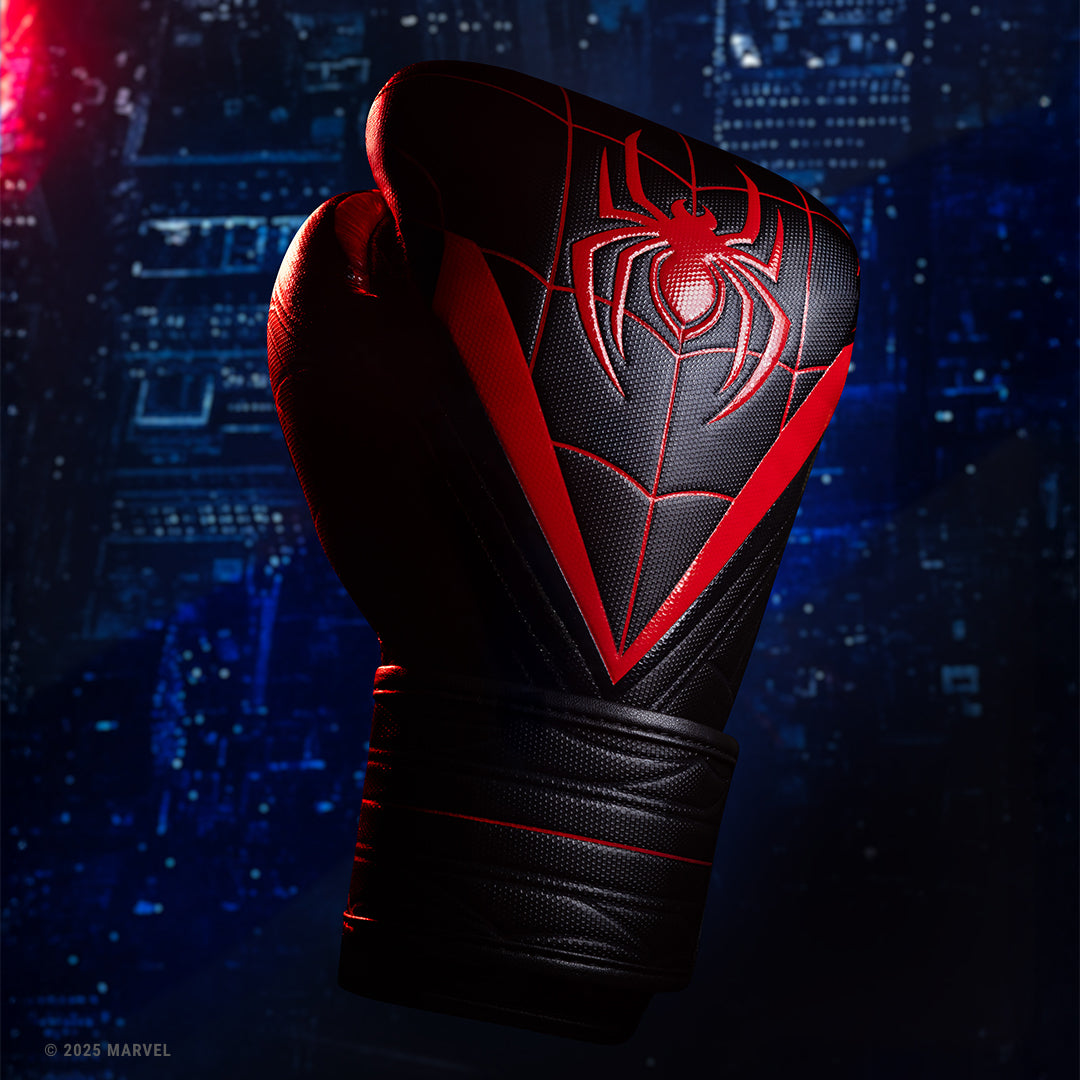Vista del guanto singolo Hayabusa Marvel Miles Morales, dettaglio della pelle Vylar® e della chiusura Dual-X®